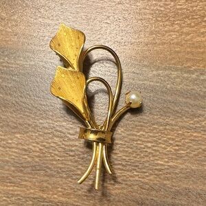 Charles Reis Co. 12k Gold Floral Brooch with REAL Pearl Accent Pin Brooch